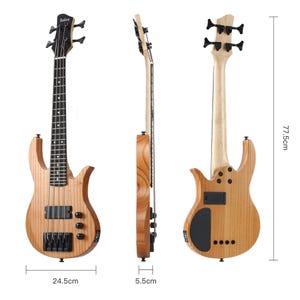 Peut inclure: Une guitare basse &eacute;lectrique marron clair avec des &eacute;l&eacute;ments noirs, pr&eacute;sent&eacute;e sous trois angles. La guitare mesure 77,5 cm de haut et 24,5 cm de large. La t&ecirc;te de manche porte la marque "Belcat".