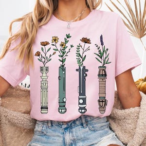 Floral Lightsaber StarWars Shirt, Disneyland Women's StarWars Tee, Flowers Lightsaber Tee, Darth Vader Shirt, Galaxy's Edge Trip 画像 4