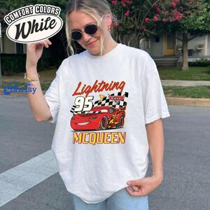 Camiseta de la película Cars, camiseta de Rayo McQueen, camiseta retro de Comfort Colors, regalo para fans de Disneyland, camiseta de carreras vintage imagen 2