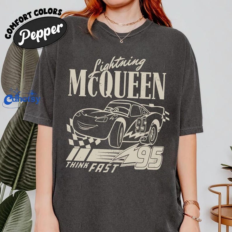 Camiseta Disneyland Cars Lightning McQueen Sally, Camiseta vintage Comfort Colors, Camisetas a juego para parejas, Top retro de carreras Pixar, Regalo para él imagen 3