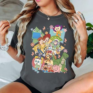 Retro Toy Story 5 You've Got A Friend In Me T-Shirt, Buzz Lightyear, Woody, Rex, Lilypad, Smarty Pants Tee, Disneyland Family Matching Trip immagine 2