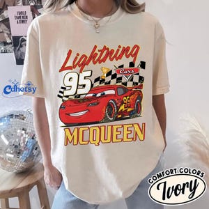 Camiseta de la película Cars, camiseta de Rayo McQueen, camiseta retro de Comfort Colors, regalo para fans de Disneyland, camiseta de carreras vintage imagen 5
