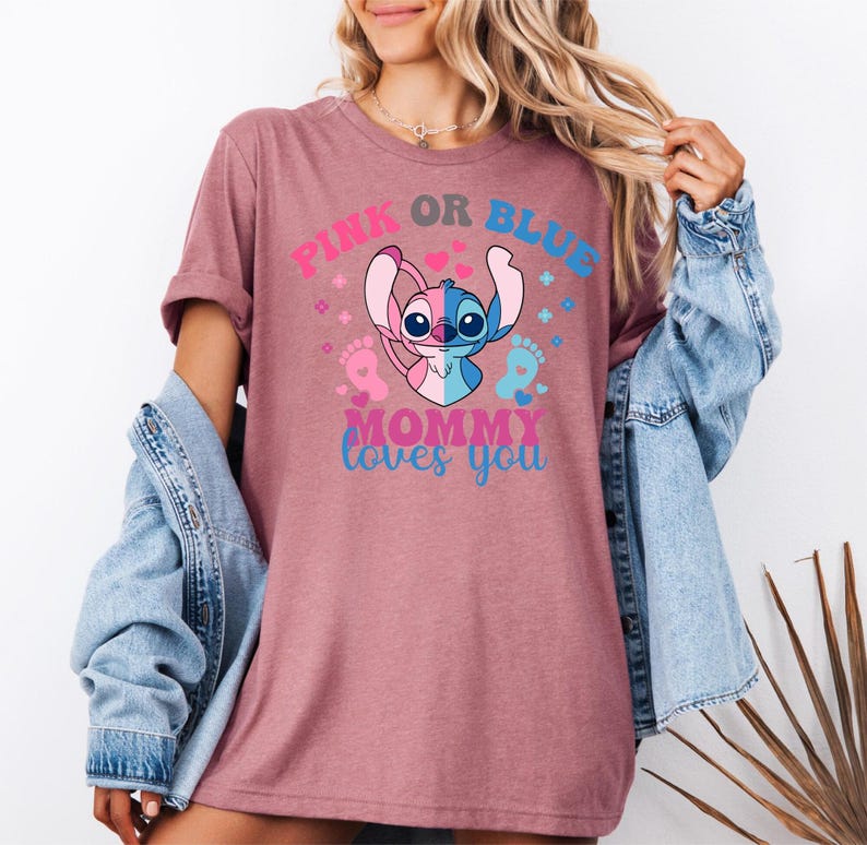 Camiseta de revelación de género de Disneyland Stitch Angel, rosa o azul, camisetas familiares a juego para baby shower de Disneyland, camiseta para mamá y papá primerizos imagen 4