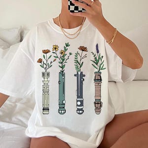 Floral Lightsaber StarWars Shirt, Disneyland Women's StarWars Tee, Flowers Lightsaber Tee, Darth Vader Shirt, Galaxy's Edge Trip 画像 3