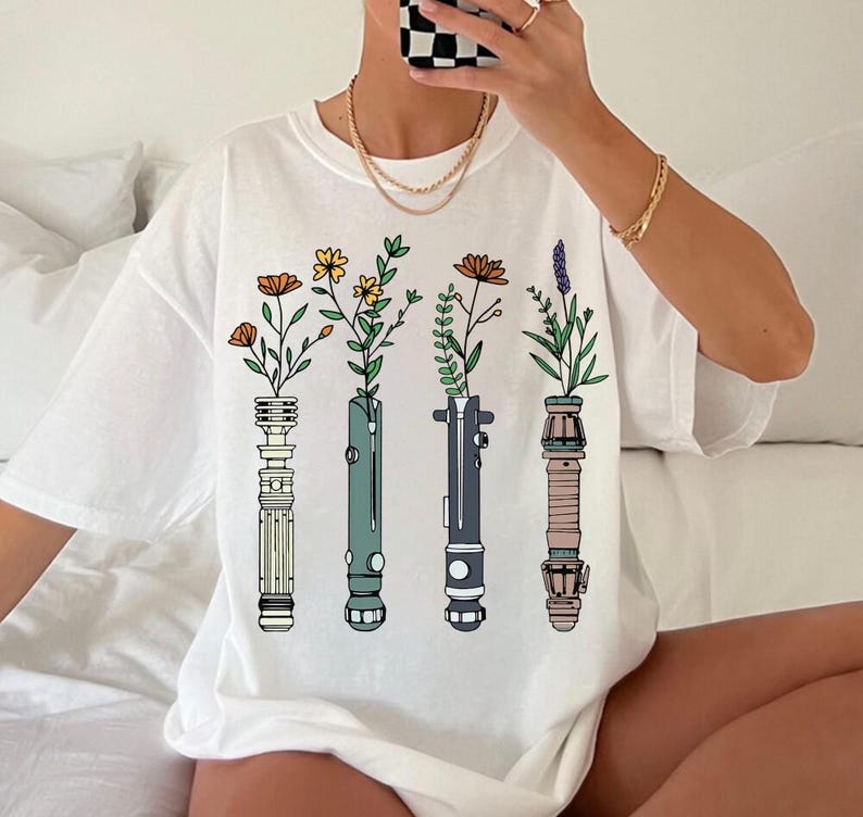 Floral Lightsaber StarWars Shirt, Disneyland Women's StarWars Tee, Flowers Lightsaber Tee, Darth Vader Shirt, Galaxy's Edge Trip 画像 3