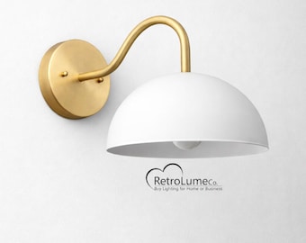 Aplique de pared moderno de latón | Lámpara de pared minimalista blanca con forma de cúpula | Luminaria de pared de estilo de mediados de siglo | Iluminación para dormitorio y sala de estar