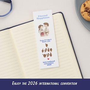 Op de afbeelding: Een witte bladwijzer met de tekst "Eternal Happiness" en "Even if I don't know you." Het bevat illustraties van een stel en gebarentaal voor "love you." De onderkant luidt "International convention 2026."
