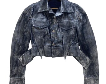 Chaqueta corta con efecto metalizado plateado de Yohji Yamamoto