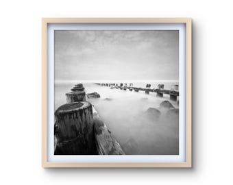 Seascape of Brittany - Black and white photograph - Long exposure