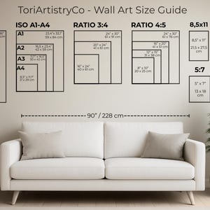 Puede incluir: Una gu&iacute;a de tama&ntilde;os de arte mural de ToriArtistryCo con diagramas de l&iacute;neas negras de varios ratios y tama&ntilde;os, incluyendo 2:3, ISO A1-A4, 3:4, 4:5, 8.5x11 y 5:7, sobre un sof&aacute; blanco con un indicador de medida de 228 cm.