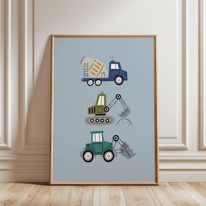 Könnte beinhalten: Ein gerahmter Druck mit drei Cartoon-Baumaschinen: einem blauen Betonmischwagen, einem grünen Bagger und einem türkisfarbenen Frontlader. Die Fahrzeuge sind vor einem hellblauen Hintergrund platziert und schaffen ein verspieltes und farbenfrohes Design.
