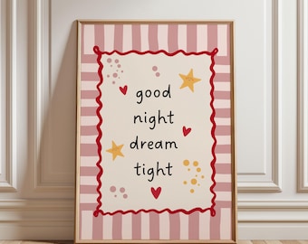 Puede incluir: Una lámina decorativa enmarcada con un centro color crema y el texto negro 'good night dream tight'. El diseño incluye corazones rojos, estrellas amarillas y puntos rosas, rodeado por un borde rojo ondulado sobre un fondo de rayas rosas y blancas.