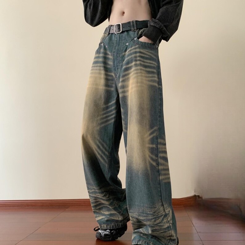 Retro Washed Jeans | Loose Straight Leg Denim | Daily Wear | Y2K Streetwear Style

Vintage washed jeans with loose straight leg retro streetwear style