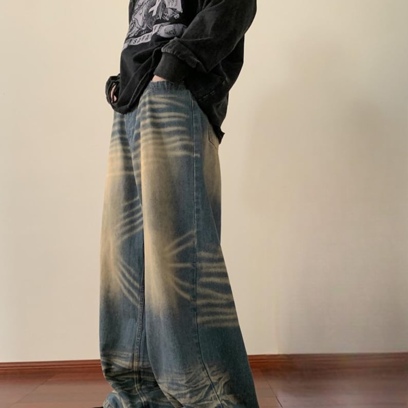 Retro Washed Jeans | Loose Straight Leg Denim | Daily Wear | Y2K Streetwear Style

Vintage washed jeans with loose straight leg retro streetwear style