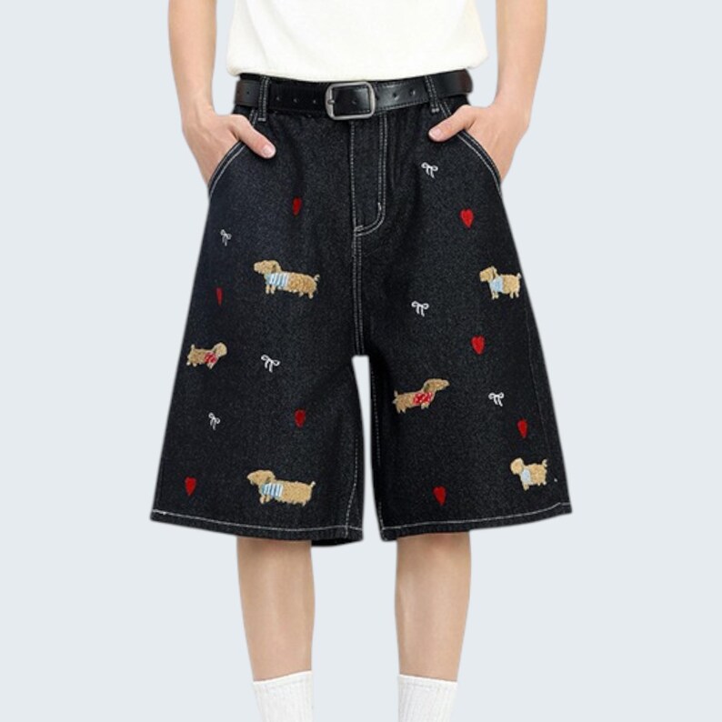 Baggy Denim Jorts | Loose Fit Streetwear Shorts | Daily Wear | Y2K Casual Style

Baggy denim jorts with loose fit silhouette and embroidered Y2K inspired streetwear style.