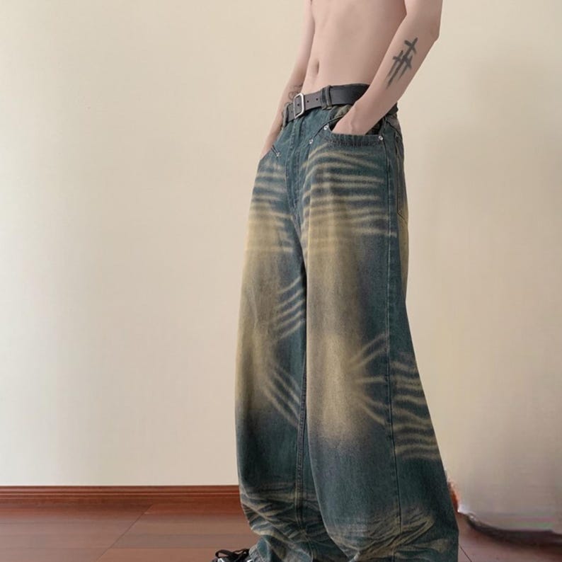 Retro Washed Jeans | Loose Straight Leg Denim | Daily Wear | Y2K Streetwear Style

Vintage washed jeans with loose straight leg retro streetwear style