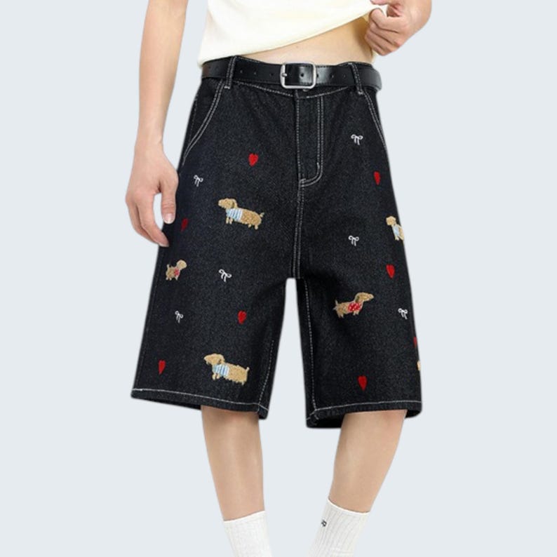 Baggy Denim Jorts | Loose Fit Streetwear Shorts | Daily Wear | Y2K Casual Style

Baggy denim jorts with loose fit silhouette and embroidered Y2K inspired streetwear style.