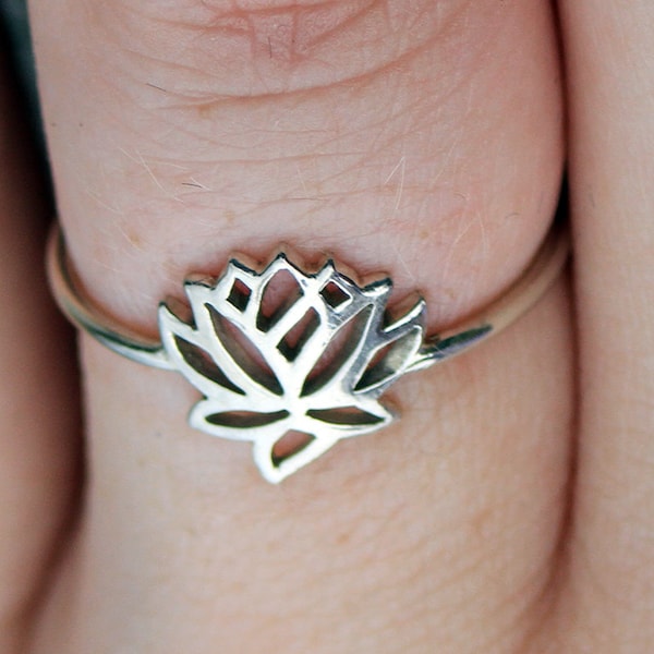 1/2 PRICE CLEARANCE SALE. Lotus ring, tiny lotus ring, silver lotus ring, statement ring, women, bridesmaid gift, handmade, flower ring