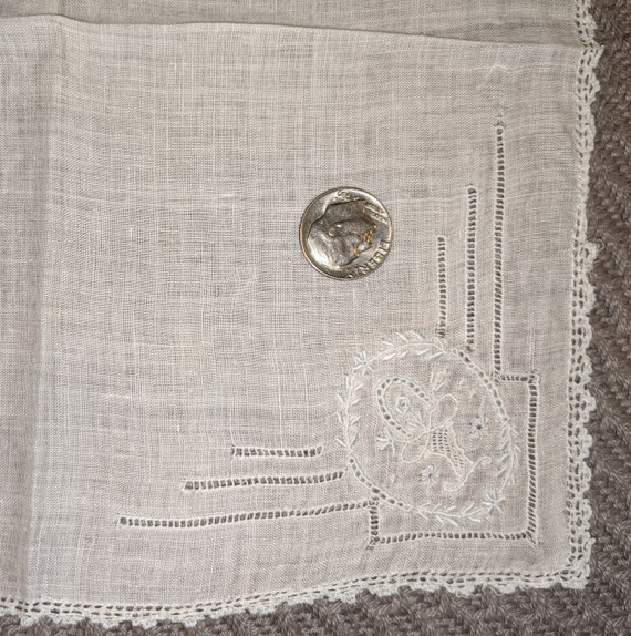2 Vintage Lace Linen Handkerchiefs, Child Size, E… - image 4