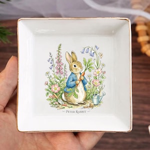 Bandeja para anillos personalizada de Peter Rabbit, bandeja para joyas personalizada de Beatrix Potter, regalo de Pascua para niños, regalo para baby shower, bandeja para joyas de conejito