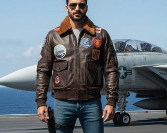 Blouson aviateur G-1 en cuir marron pour homme - Confectionné à la main, orné de 17 écussons emblématiques et d'un col en fourrure amovible.