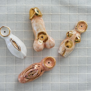 Handgefertigte Keramikpfeife mit echten Goldakzenten, einzigartige Keramikbong, künstlerisches Geschenk für Erwachsene, Luxusrauchzubehör, Yonic Art Pfeife