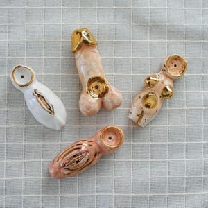 Handgefertigte Keramikpfeife mit echten Goldakzenten, einzigartige Keramikbong, künstlerisches Geschenk für Erwachsene, Luxusrauchzubehör, Yonic Art Pfeife