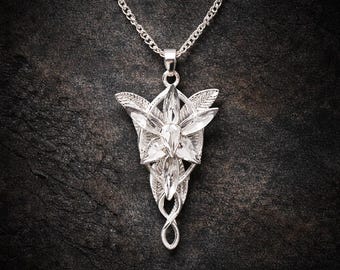 Collar Arwen Evenstar: colgante de plata con circonitas cúbicas de cristal