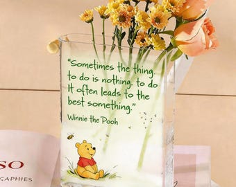 Jarrón con forma de libro de Winnie the Pooh, regalo para el autocuidado consciente, cita sobre no hacer nada, jarrón de flores de acrílico transparente, decoración para la salud mental con temática literaria.