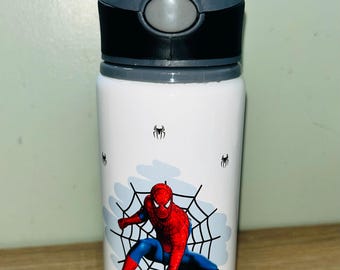 Gepersonaliseerde 600 ml aluminium waterflessen met Spider-Man-thema - gemaakt met je favoriete personages! Schoolwaterfles