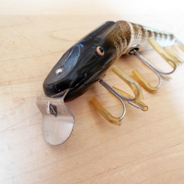 Antique Wooden Fishing Lure Creek Chub Bait Company Jointed Pikie #2600, Pikie Scale pattern