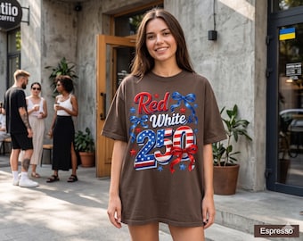 Camiseta roja, blanca y 250, camiseta del 250 aniversario de EE. UU., camiseta patriótica del semiquincentenario, camiseta con estampado de la bandera estadounidense, camiseta retro de cumpleaños de EE. UU.