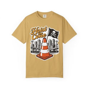 Maglietta grafica Hoist The Cone: maglietta streetwear vintage dai colori confortevoli e lavabili Mustard