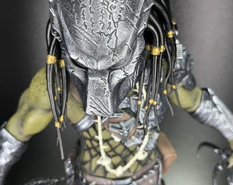 Hand-Painted Predator Figure | Sci-Fi Horror 3D Resin Statue