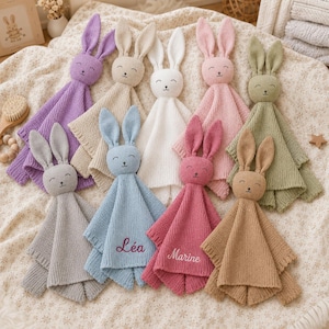 Copertina di sicurezza personalizzata per neonati con nome ricamato, coniglietto di cotone fatto a mano, ideale come regalo per baby shower.