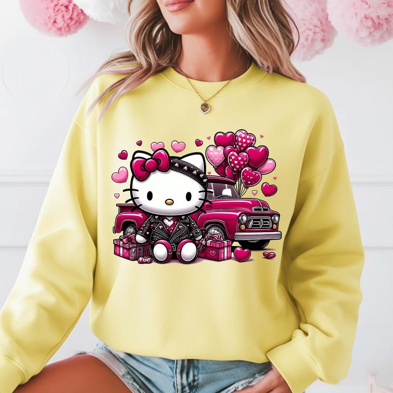 Puede incluir: Una sudadera amarilla con un personaje de dibujos animados con un lazo rosa y una chaqueta negra, junto a una camioneta rosa llena de globos con forma de coraz&oacute;n. Tambi&eacute;n se presentan corazones rosas y cajas de regalo.