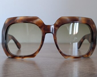 Vintage Annabella Sunglasses: Italian Gold Tortoise  display picture 1
