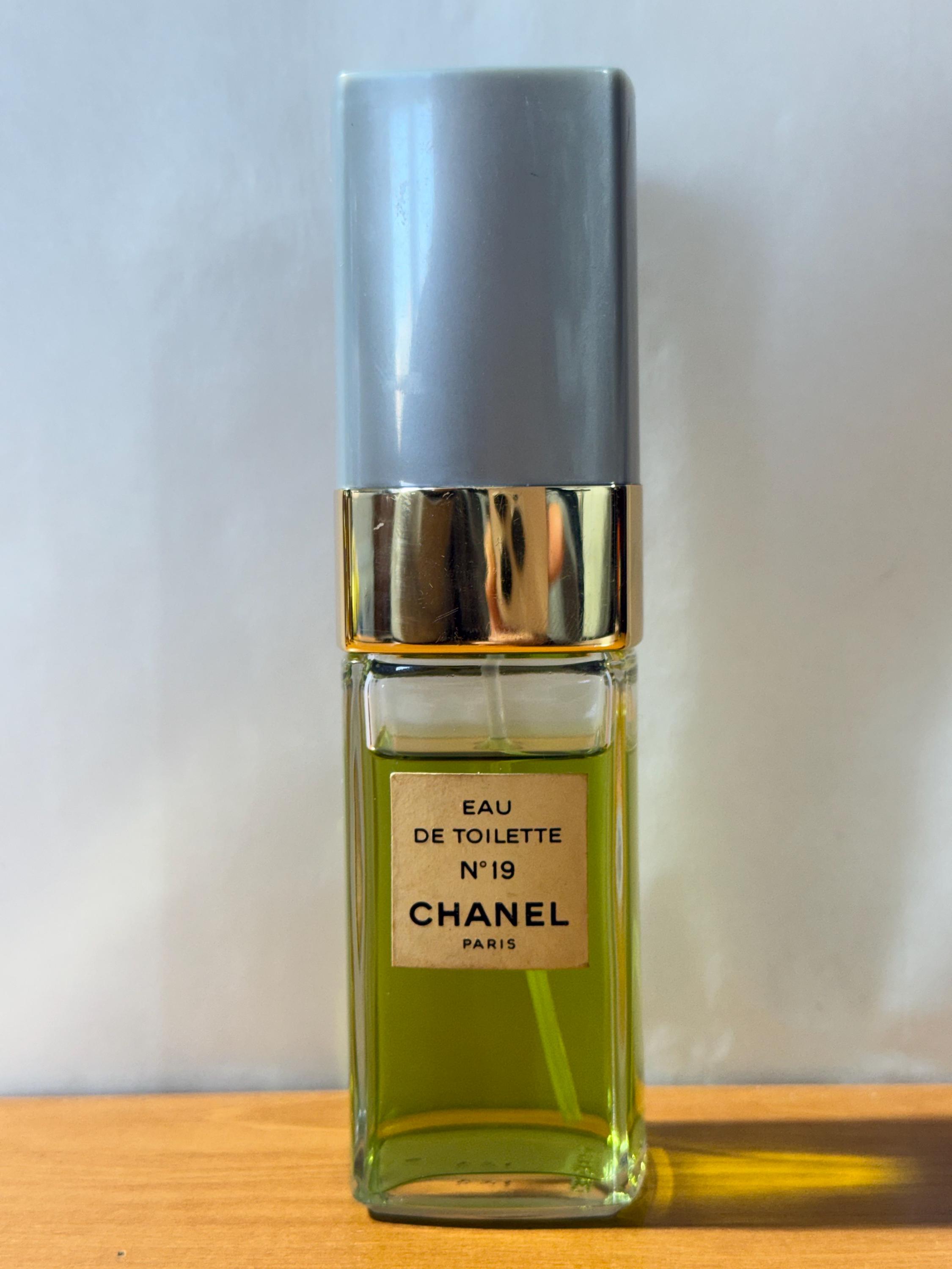 Chanel No 19 Vintage - Etsy Canada