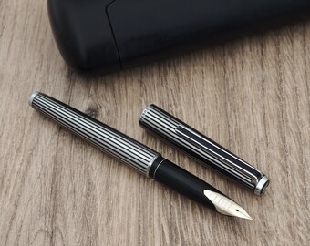 Pilot Black Stripe Custom Fountain Pen - 18K WG (F) Nib - Vintage c. 1970s