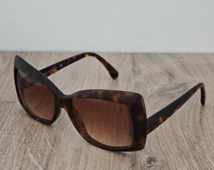 Vintage CHANEL 5366 Women's Oversized Cat Eye Sunglasses - Brown Gradient x Tortoise Shell Acetate