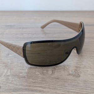 Chanel 5330-Q Quilted Black Sunglasses Gradient Lens With Case Chanel Black Quilted Temples Gradient Lenses Sunglasses 5061  main image 3