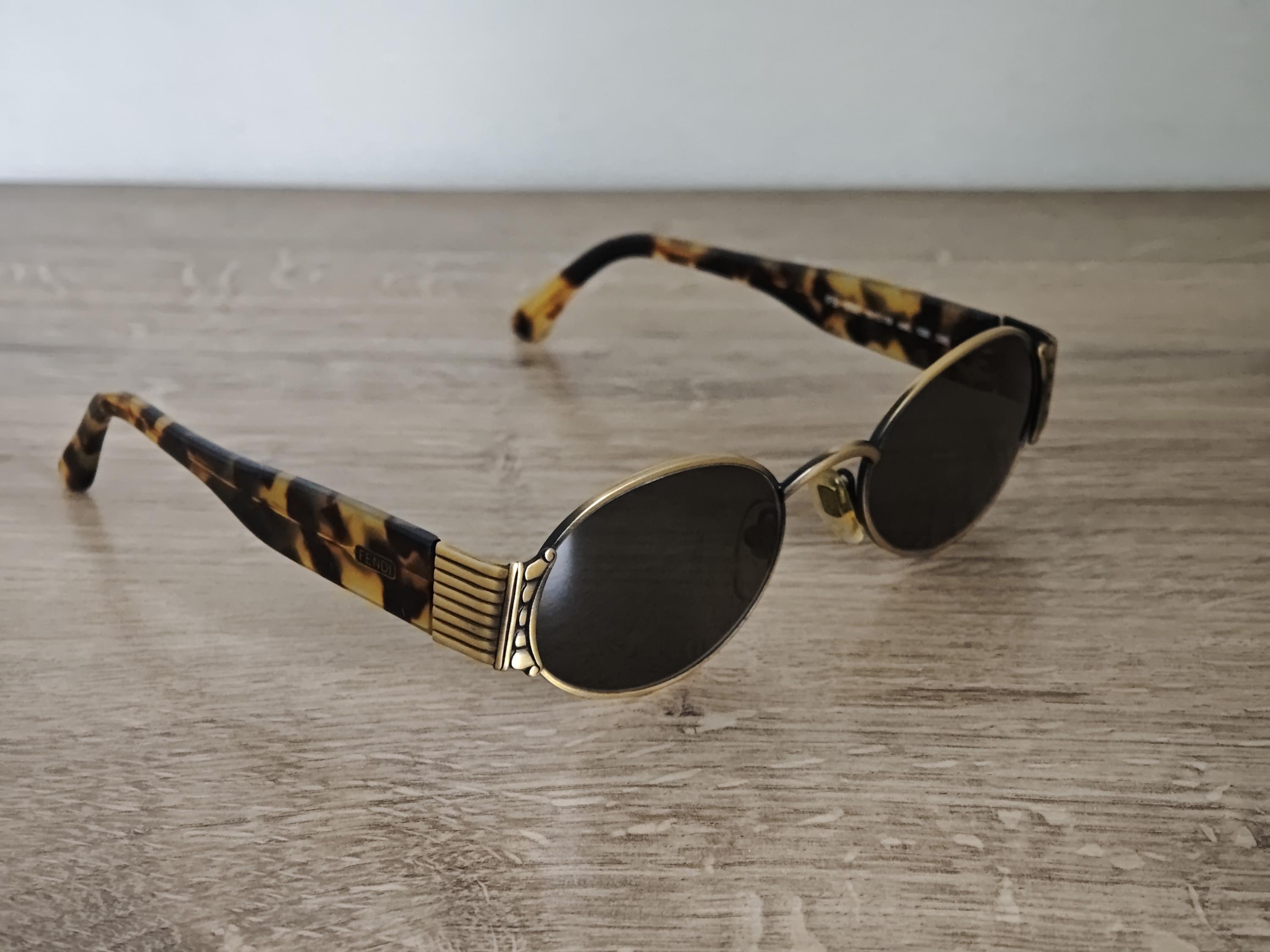 Fendi SL 7632 Women’s Oval Sunglasses Matte Taupe Frame Made in Italy FENDI FE40140U 57E - Sunglasses for Woman | Lookeronline  main image 4