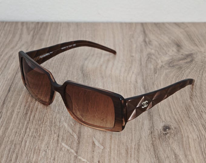 Vintage CHANEL 5045-B Women's Square Sunglasses Made in Italy - USED