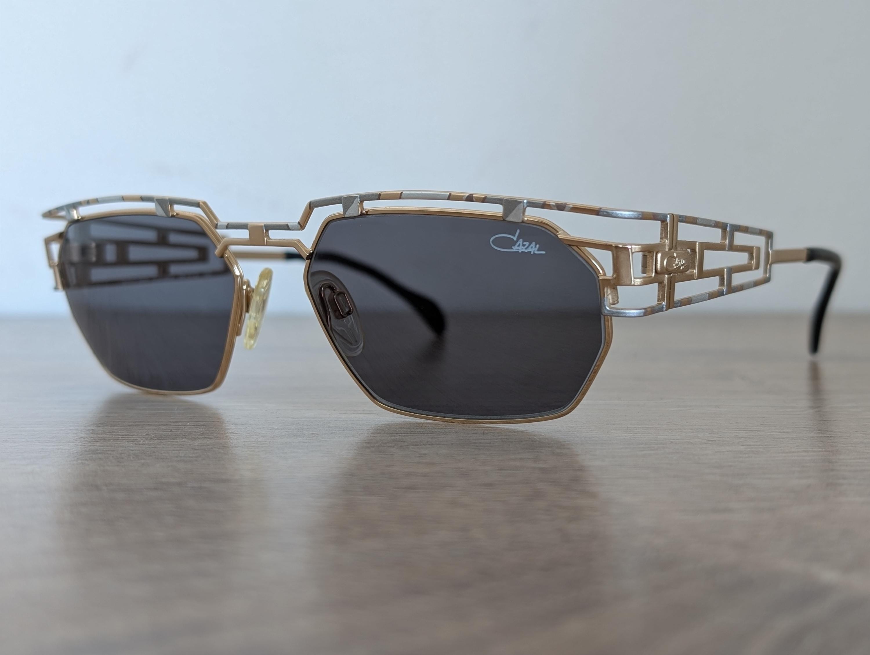 CLEAR & GOLD RETRO LOOK GAZELLE GLASSES *NEW* Amazon.com: Dweebzilla Gazelle Emcee Oversized Square  main image 2