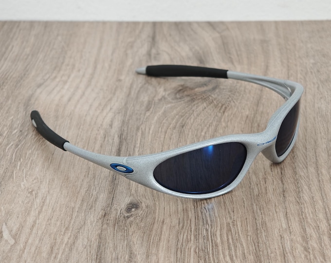 Vintage OAKLEY Minute Gen 2 Sunglasses c. 1990's - 2000's (Y2K) - RARE