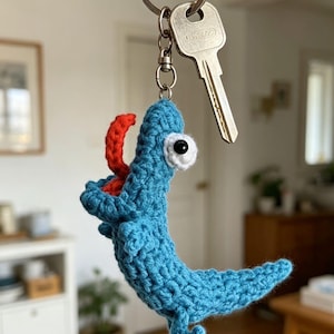 Ödla-virkmönster PDF, Amigurumi Reptilnyckelring, Miniväskeberlock och Virkat Skrivbordsdjur