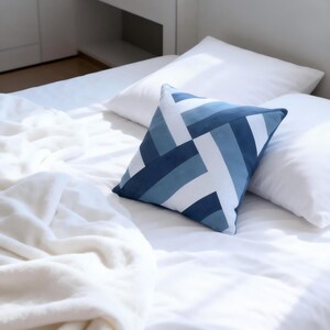 Zelfstudie blauw geometrisch patchwork kussen, beginnersvriendelijke pdf, modern interieur naaien doe-het-zelf afbeelding 4