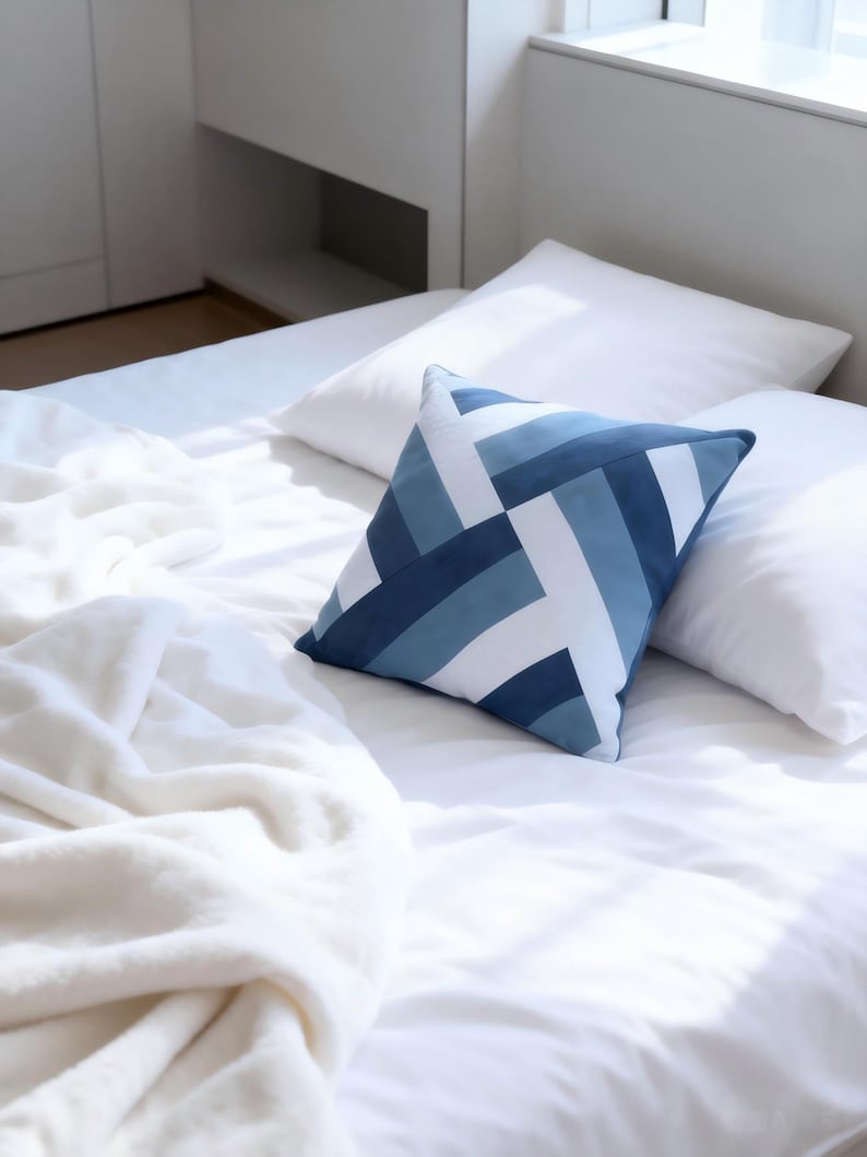 Zelfstudie blauw geometrisch patchwork kussen, beginnersvriendelijke pdf, modern interieur naaien doe-het-zelf afbeelding 4