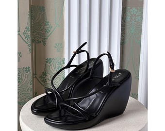 Vintage 00's Prada Calzature Donna Vernice 1 Nero Sandals • Red