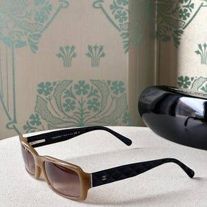 Chanel quilted sunglasses - Etsy 日本